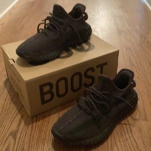 Yeezy black reflective size 11